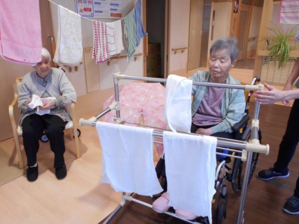余暇活動「タオル体操」の巻 DSCN1501 600x450 - 余暇活動「タオル体操」の巻