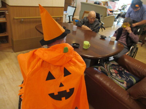 0007 600x450 - 仮装しておやつタイム♪