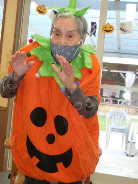CIMG2884 450x600 - 【レクリエーション】ハロウィン仮装大会