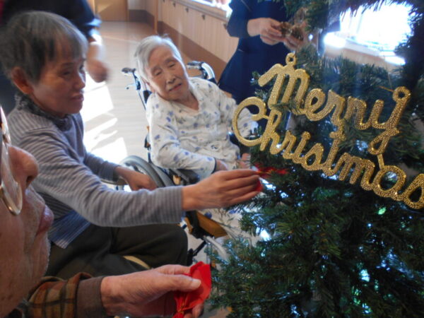 DSCN2840 600x450 - 多床室余暇活動　『クリスマス🎄飾りの巻』