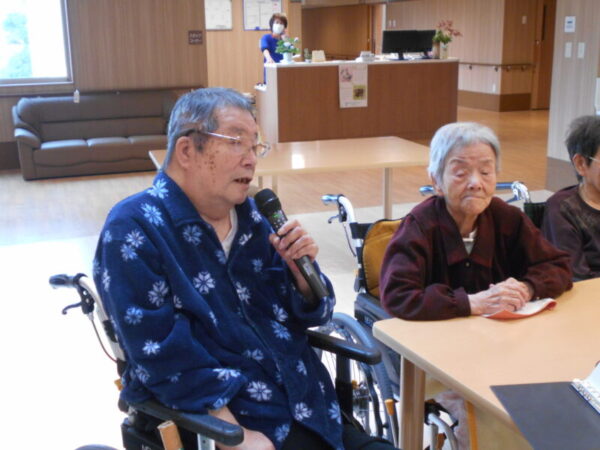 DSCN3630 1 600x450 - ２階・３階合同カラオケ大会🎤