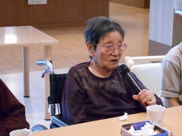 DSCN3661 1 600x450 - ２階・３階合同カラオケ大会🎤