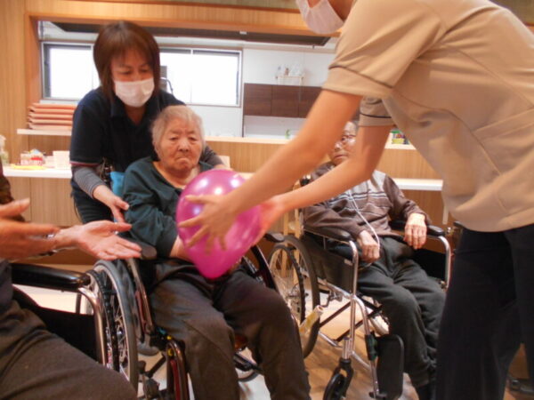 d54f7d76d1d2bf47bb5abc4ced3dbc12 600x450 - 誕生日会🎂＆風船バレー🎈