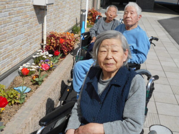 e2ec3bfd42d9d7007c225a40ee2c5c0f 600x450 - 🌷お散歩🌸・・多床室編