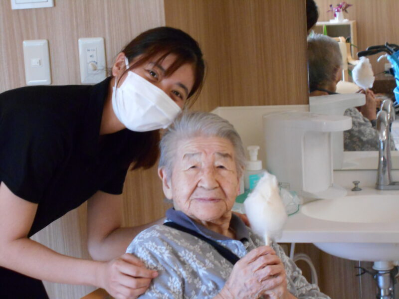 DSCN3874 800x600 - 余暇活動「綿菓子」・・多床室編