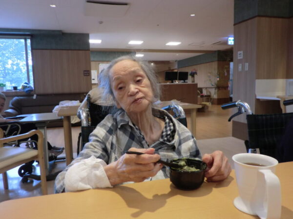 CIMG0734 600x450 - 6月のお誕生日会・・多床室編