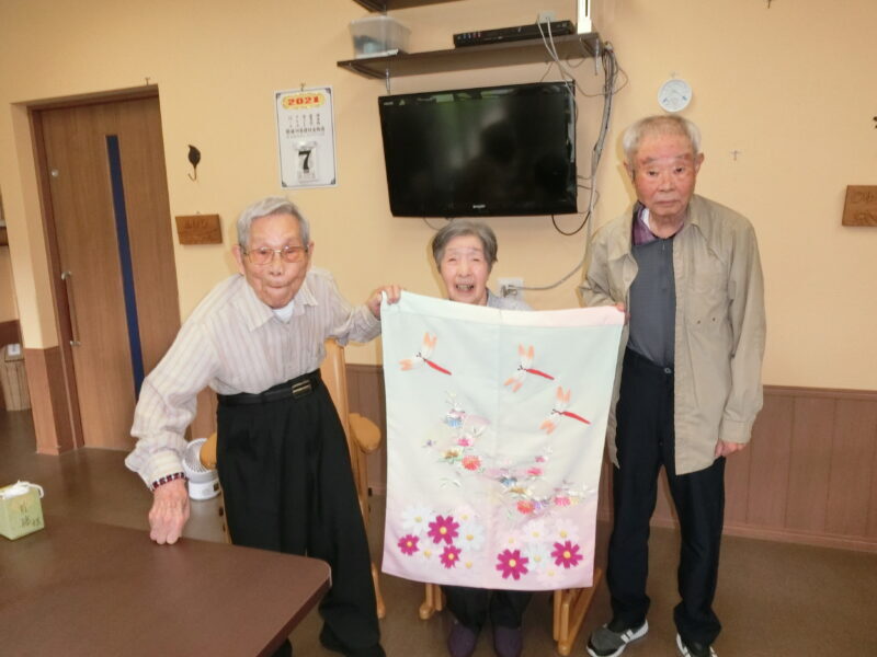 CIMG7282 800x600 - 【9月の壁面飾り】コスモス