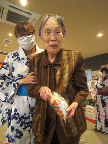 秋祭り・・・お菓子のつかみ取り編 CIMG2786 450x600 - 秋祭り・・・お菓子のつかみ取り編