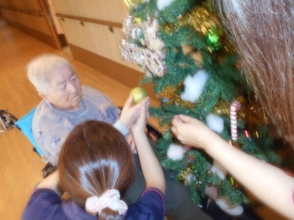 DSCN5063 600x450 - 🎄クリスマスツリー飾りつけ🎄・・多床室編