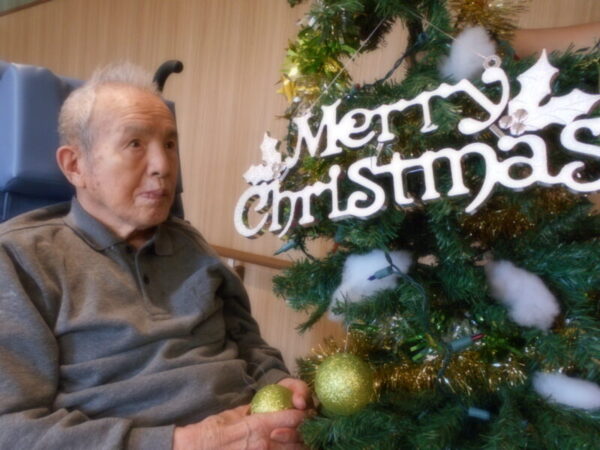 DSCN5067 600x450 - 🎄クリスマスツリー飾りつけ🎄・・多床室編