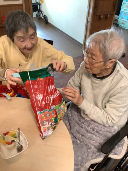 03D6EB0C 5B2B 495B 97FB C44035D79F1B 450x600 - サンタクロース🎅