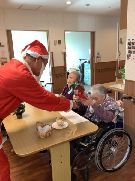 077206D2 8CDC 41E3 875E C532C64EE4FC 450x600 - サンタクロース🎅