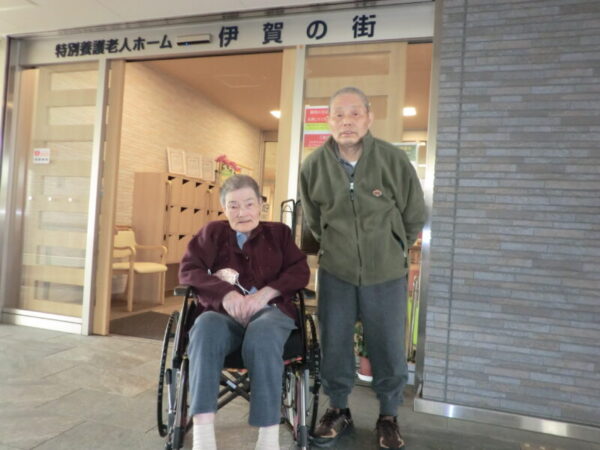 お誕生日会&クリスマス会🎄・・・多床室編 CIMG1013 600x450 - お誕生日会&クリスマス会🎄・・・多床室編