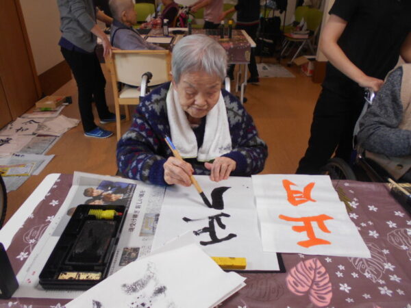 新春 書初め大会・・余暇活動 合同編 DSCN5535 600x450 - 新春 書初め大会・・余暇活動 合同編