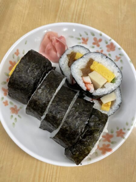 IMG 0069 450x600 - 手作り巻き寿司🍣