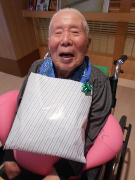 3月お誕生日会・・多床室編 DSCN6040 450x600 - 3月お誕生日会・・多床室編