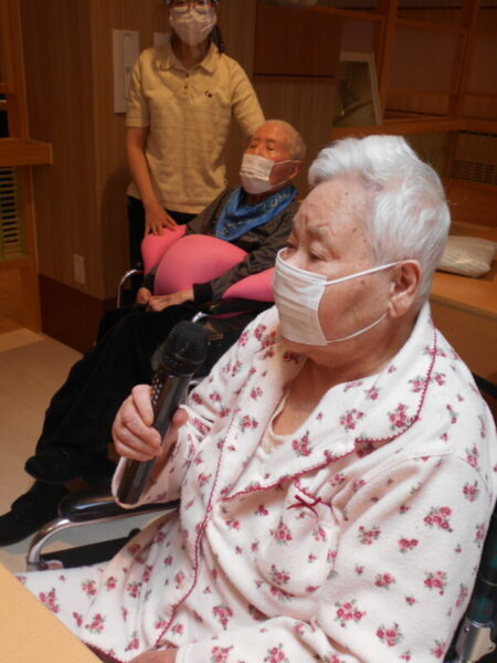 DSCN6050 450x600 - 3月お誕生日会・・多床室編