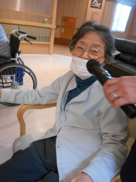 3月お誕生日会・・多床室編 DSCN6064 450x600 - 3月お誕生日会・・多床室編