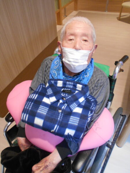 3月お誕生日会・・多床室編 DSCN6065 450x600 - 3月お誕生日会・・多床室編