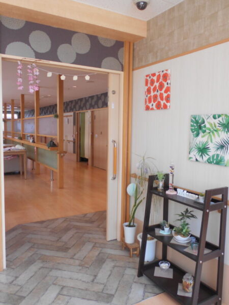 DSCN6085 450x600 - 🌸春の訪れ🌷・・施設内設えのご紹介