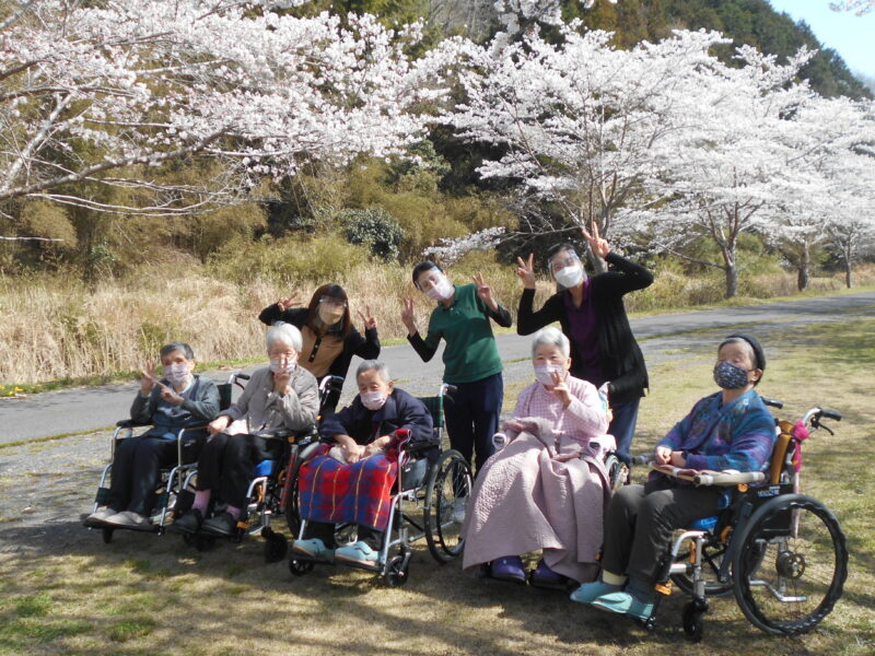 DSCN6139 800x600 - お花見🌸・・ユニット編（二日目）