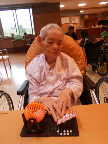 4月お誕生日会・・多床室編 DSCN6350 450x600 - 4月お誕生日会・・多床室編