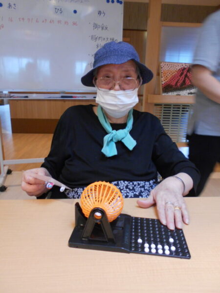 4月お誕生日会・・多床室編 DSCN6354 450x600 - 4月お誕生日会・・多床室編