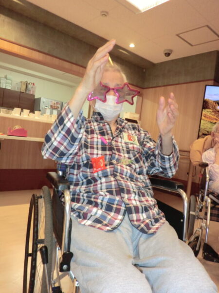 CIMG0193 450x600 - ５月お誕生日会・・多床室編