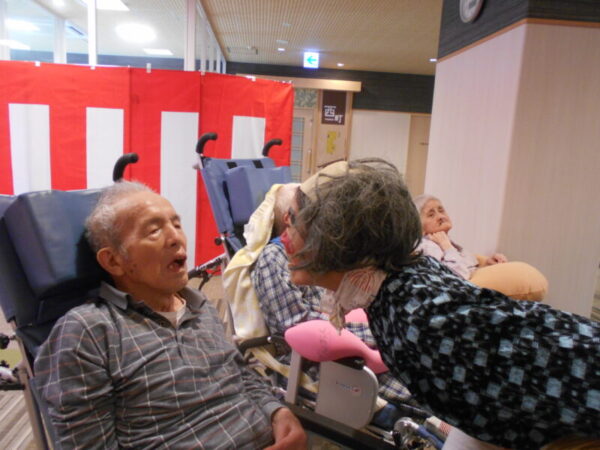 DSCN7018 600x450 - 敬老会・・多床室編パート①