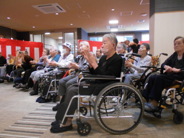 DSCN7037 600x450 - 敬老会・・多床室編パート①