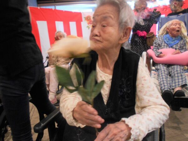 DSCN7054 600x450 - 敬老会・・多床室編パート①