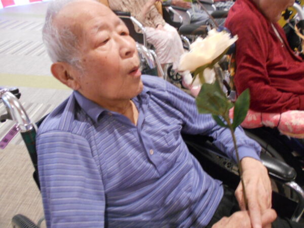 DSCN7056 600x450 - 敬老会・・多床室編パート①