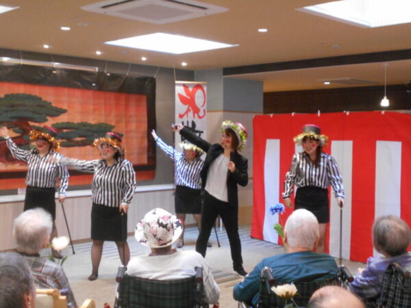 DSCN7077 600x450 - 敬老会・・多床室編パート①