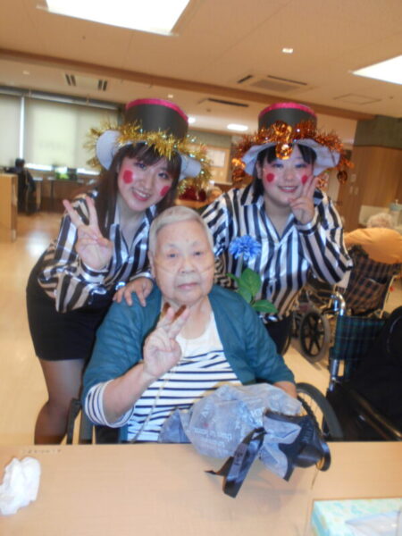 DSCN7104 450x600 - 敬老会・・多床室編パート②