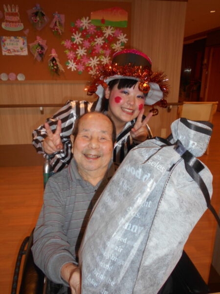 DSCN7107 450x600 - 敬老会・・多床室編パート②