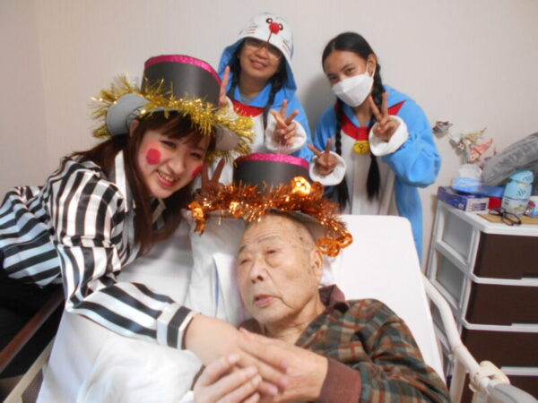 DSCN7135 600x450 - 敬老会・・多床室編パート②