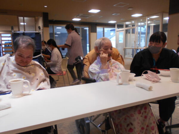芋煮会&お誕生日会・・多床室編 DSCN7181 600x450 - 芋煮会&お誕生日会・・多床室編