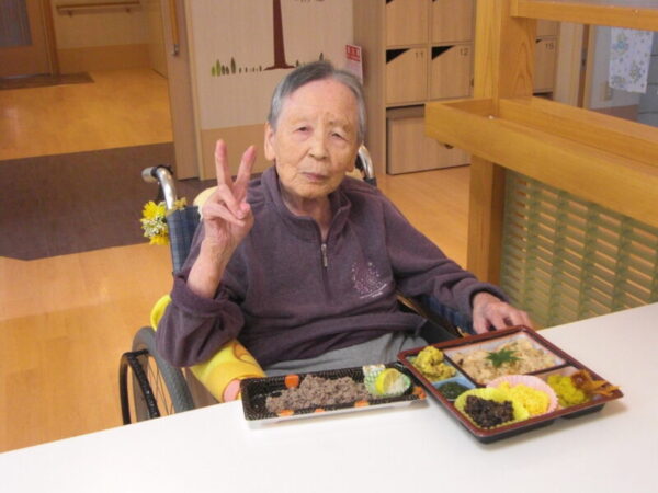 CIMG4365 600x450 - 秋の味覚祭「昼食風景」・・ユニット編