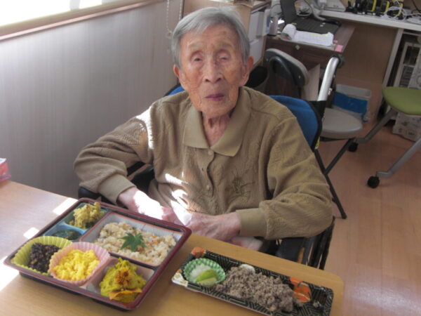CIMG4366 600x450 - 秋の味覚祭「昼食風景」・・ユニット編