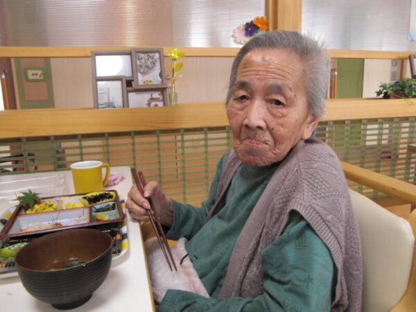 CIMG4369 600x450 - 秋の味覚祭「昼食風景」・・ユニット編
