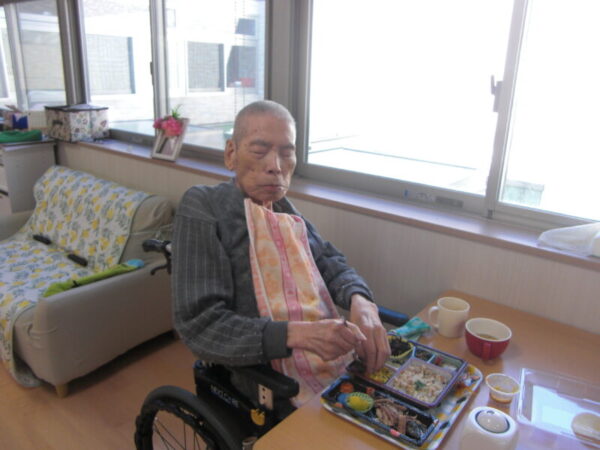 CIMG4374 600x450 - 秋の味覚祭「昼食風景」・・ユニット編