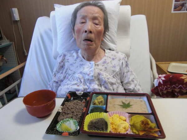 CIMG4380 600x450 - 秋の味覚祭「昼食風景」・・ユニット編