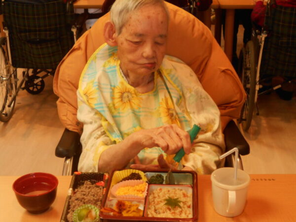 DSCN7531 600x450 - 秋の味覚祭「昼食風景」・・多床室編