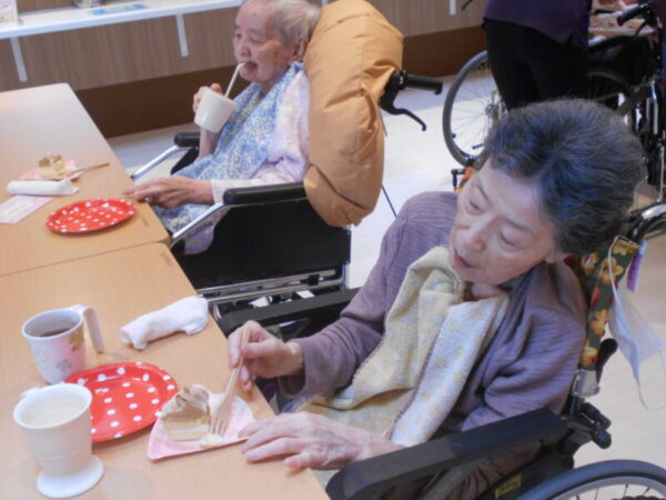 DSCN7761 600x450 - お誕生日会🍰・・多床室編