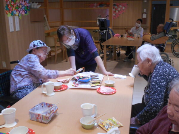 DSCN7772 600x450 - お誕生日会🍰・・多床室編