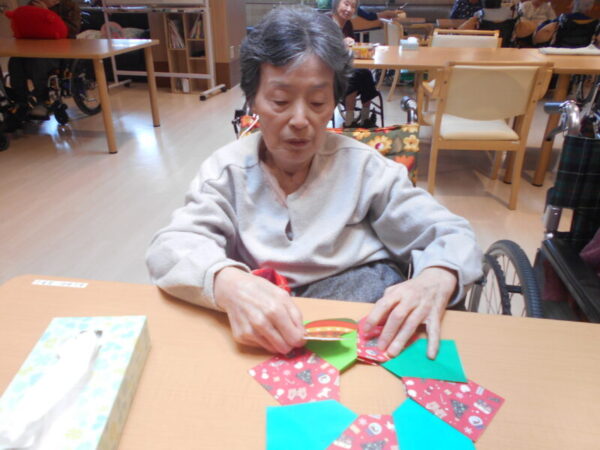DSCN7787 600x450 - クリスマスリース作り・・多床室編