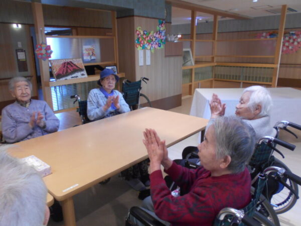 DSCN7904 600x450 - 忘年会・・多床室編【クリスマス＆お誕生日会】