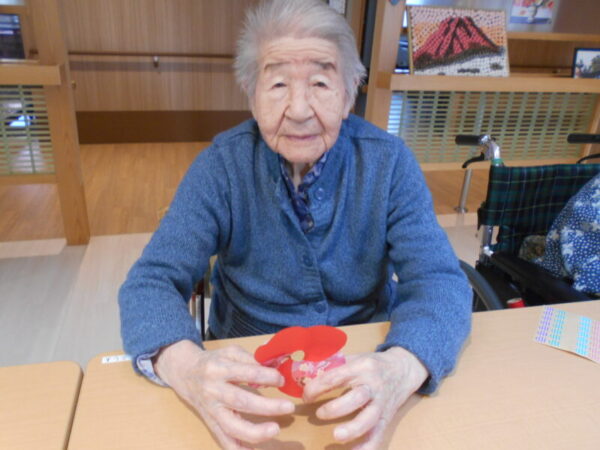 壁面づくり&羽子板バレー🎈・・多床室編レク活動 DSCN8041 600x450 - 壁面づくり&羽子板バレー🎈・・多床室編レク活動