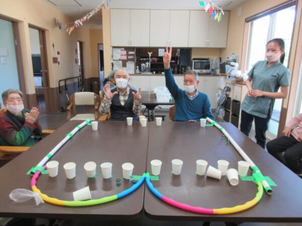 IMG 3518 600x450 - 【レクリエーション】紙コップ起こし