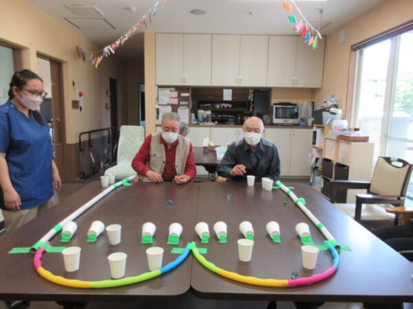 IMG 3520 600x450 - 【レクリエーション】紙コップ起こし